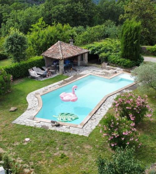 piscine vue du ciel avant rénovation