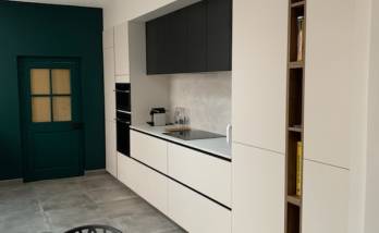 Agrandissement maison latéral avec aménagement de cuisine donnant sur véranda à Meaux (77100)