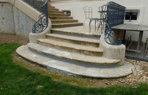 Rénovation des escaliers en Pierre dans un chateau classé - Monts du Beaujolais (69)