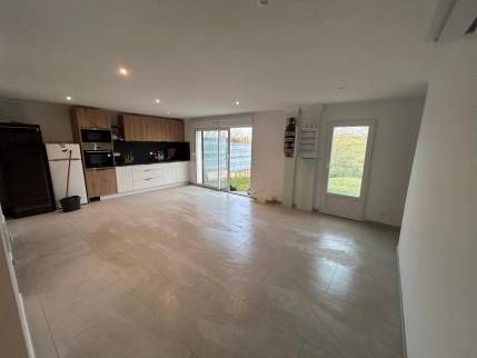 Sous-sol aménagé après pose de carrelage - Chatuzange-le-Goubet 26300
