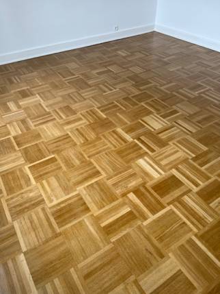 Parquet nettoyé et vitrifié dans un appartement rénové - Nantes 44