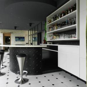 Aménagement et création de mobilier - Bar contemporain