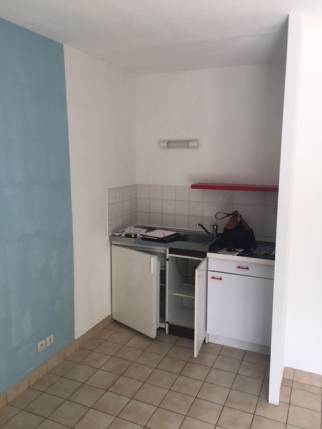 Ancienne cuisine dans un studio à Nantes 44