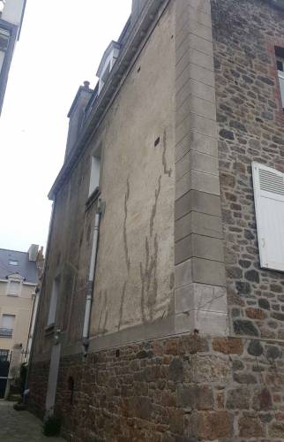 Ravalement peinture et enduits chaux à Saint-Malo avant travaux