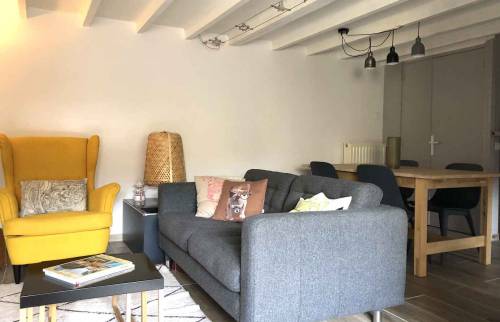 Salon rénové à Nanterre après réagencement des espaces