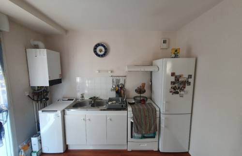 Ancienne cuisine avant travaux de rénovation – vue générale