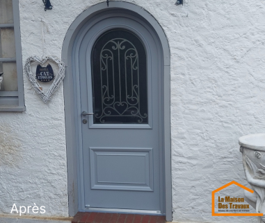 Porte d'entrée cintrée apres