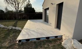Nouvelle terrasse en carrelage sur plots réglables - Chabeuil 26120