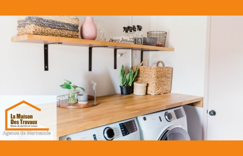 Buanderie rénovée avec plan de travail bois clair et rangements pratiques – par Sandrine Férin, La Maison Des Travaux de Marmande.