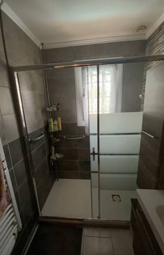 Douche adaptée à l'accessibilité PMR La Maison Des Travaux Ales 