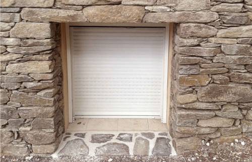 rénovation mur arrière et intégration nouvelle menuiserie encadrée pierre de Bormes - Boitron - 77750 -