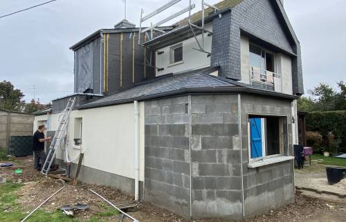 Pose toiture extension - Installation de la toiture sur l'extension de maison