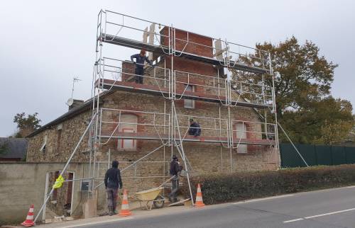 Façade en cours de travaux – échafaudage