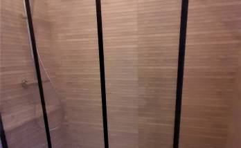 Salle de bain rénovée avec douche a l'italienne