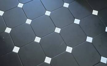 Création du sol de la salle de bain dans l'esprit d'origine 