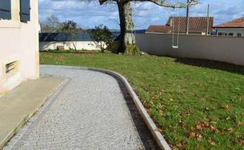 Réalisation d'une allée avec pavés et bordures assorties (91)