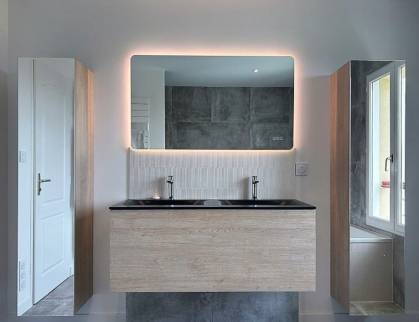 Lentilly (69210) : rénovation d'une suite parentale avec papier peint panoramique et tête de lit sur mesure