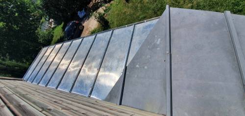 Nouvelle toiture en zinc après travaux de remplacement de revêtement - Soignolles-en-Brie 77111