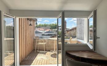 Création d’une terrasse tropézienne sur les toits de Bordeaux Centre