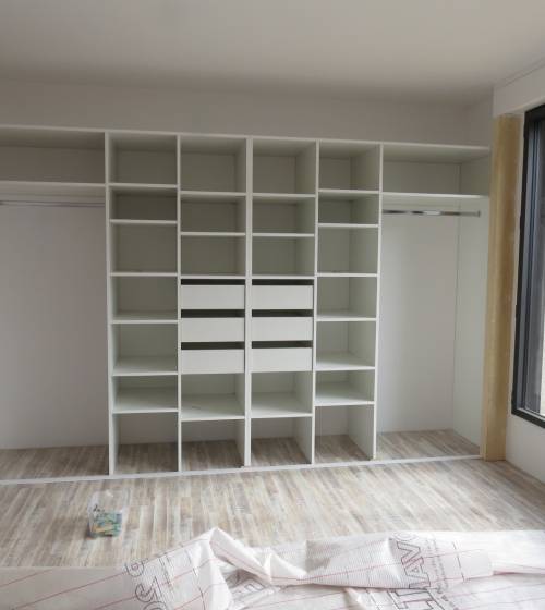 Aménagement chambre avec dressing intégré mur latéral et pose baies vitrées coulissantes - les Hauts-de-Cergy – 95 -