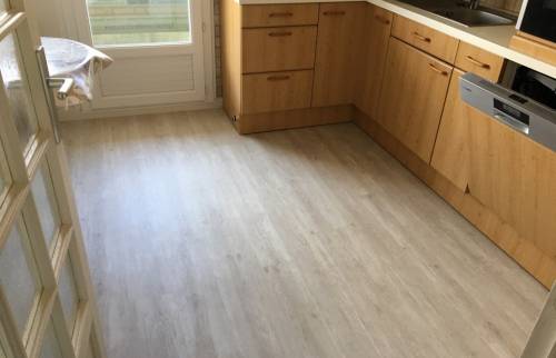 Revêtement de sol en carrelage imitation parquet à Vannes 