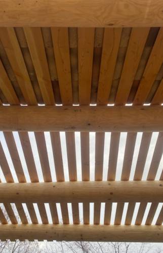 Construction d’un abri de piscine avec charpente et toiture traditionnelles près d’Alès 30100