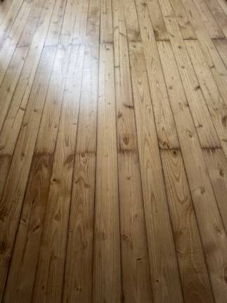 Parquet vitrifié dans un appartement rénové - Nantes 44
