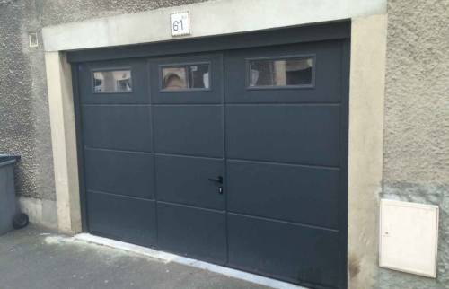 Mise en place d'une porte de garage électrique dans le Calvados