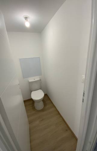 Nouveaux sanitaires à l'étage après pose du parquet contrecollé à Voulangis (77580)