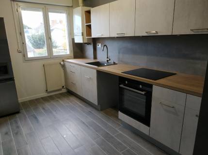 Rénovation de maison dans le Golfe : cuisine après - La Maison Des Travaux Vannes Auray Carnac