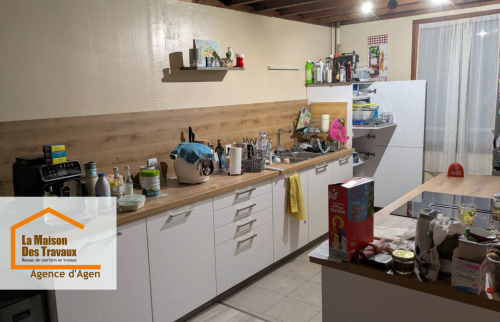 Changement de crédence et plans de travail à Colayrac (47450) : matériaux résistants, design moderne et finitions soignées pour une cuisine durable et esthétique.