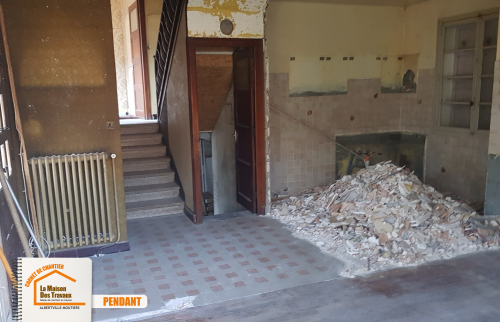 isolation intérieure maison, changement fenêtres rénovation, chauffage au sol électrique, poêle à bois moderne, rénovation énergétique maison