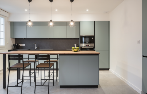 Rénovation d'une cuisine couleur sauge à Vertou