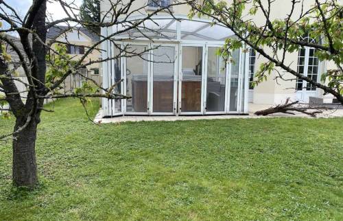 Abri de piscine et spa à Bussy Saint Georges (77)