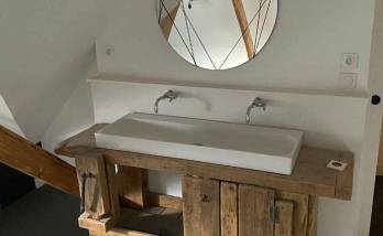 Personnalisation d'un meuble pour décorer une chambre