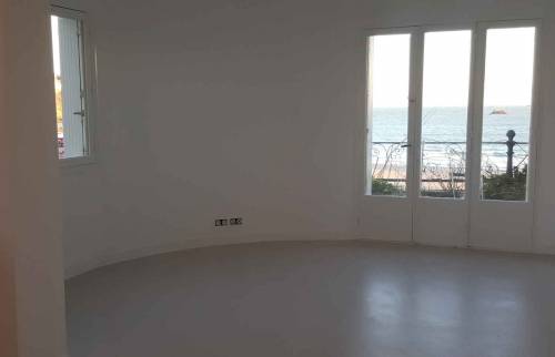 Rénovation appartement Saint-Lunaire (béton ciré salon)