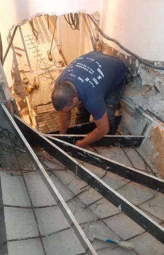 Réunir deux escaliers dans une belle et grande maison à Colombes