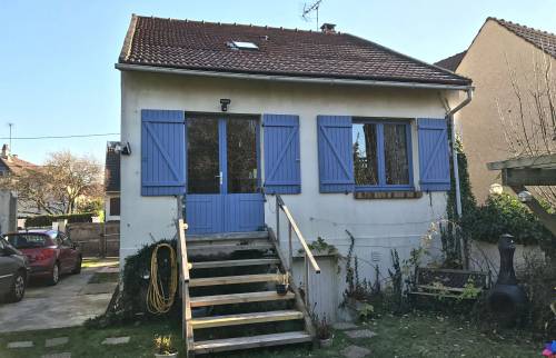 Maison avant travaux avec vue escalier