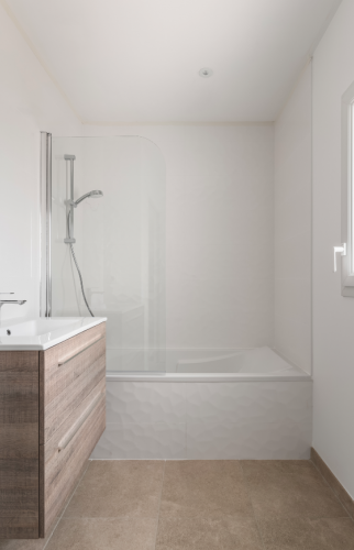 Surélévation en ossature bois de 18 m² à Vertou - salle de bain terminée