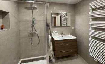 Salle de bain et son meuble-vasque