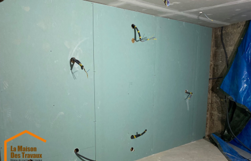  PENDANT Plaques de plâtre hydrofuge