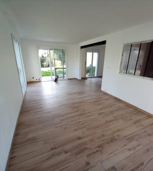 Rénovation de salon avec pose d_un nouveau carrelage au sol - Lagnieu 01