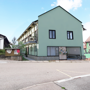 Collectif de 4 à 8 logements et activités professionnelles ou commerciales