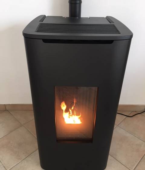 Poêle à pellets en fontionnement - Nantes 44