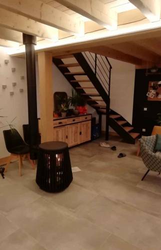 Design arrondi pour ce poêle à bois tendance