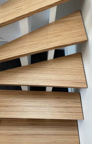 Pose d'un escalier sur-mesure à Rezé