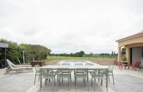 Extension de maison de 25 m² au Bignon - vue extérieur sur la piscine