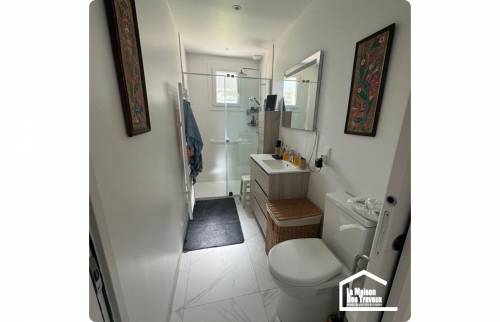 salle de bain en longueur 