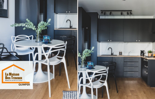 Aménagement d’un intérieur moderne autour de Pont-l’Abbé avec cuisine noire et bois ouverte sur l’espace de vie, pensé pour optimiser les volumes, la circulation et la luminosité au quotidien.