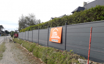 Pose d'une clôture panneaux alu